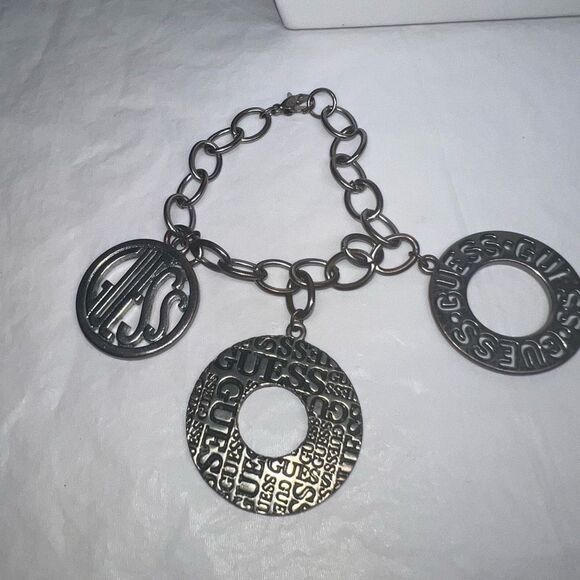 Guess Vintage Large Pendant Charm Bracelet - Picture 1 of 6